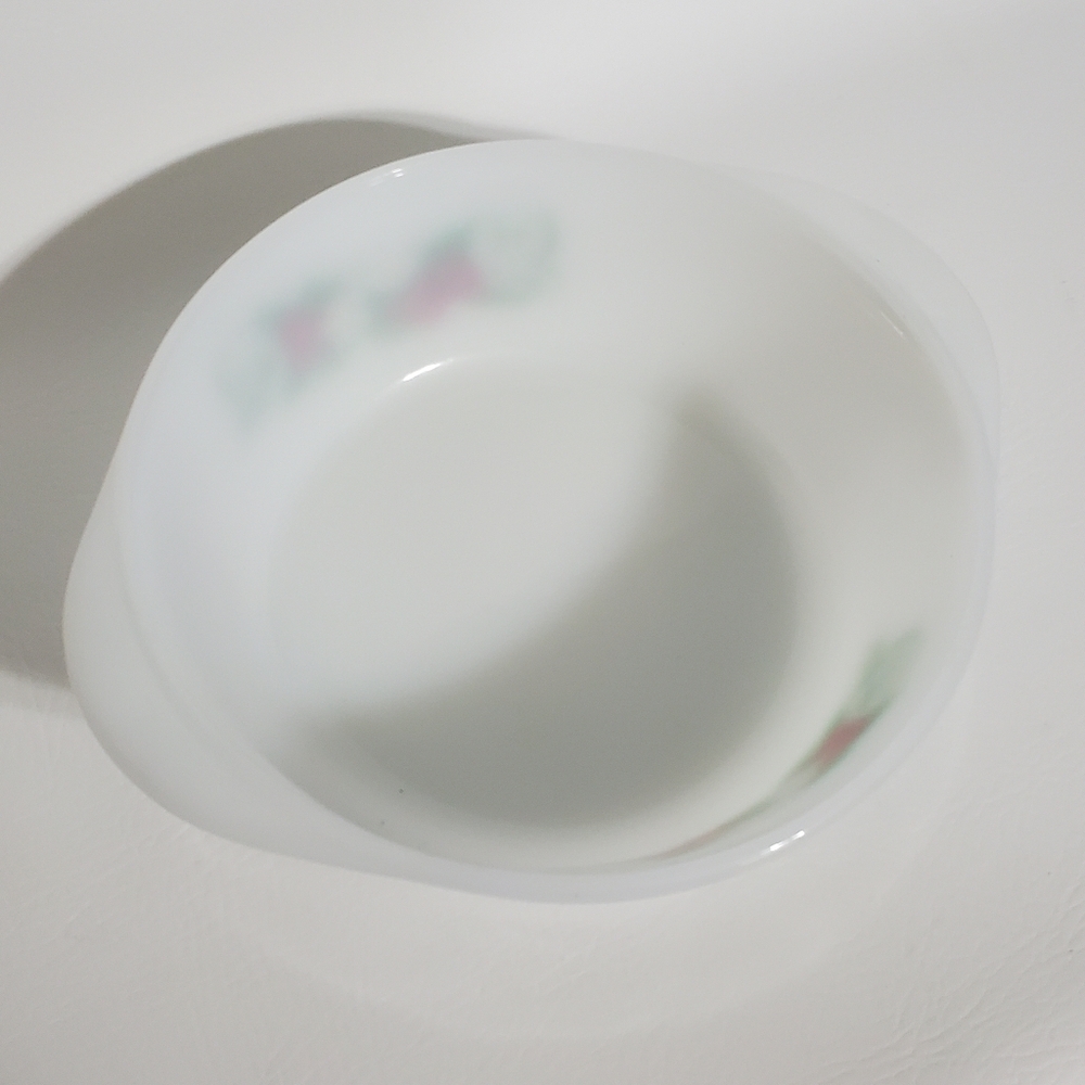 Glasbake Strawberry Casserole Milk Glass 2 quart Baking Dish - Picture 5 of 8